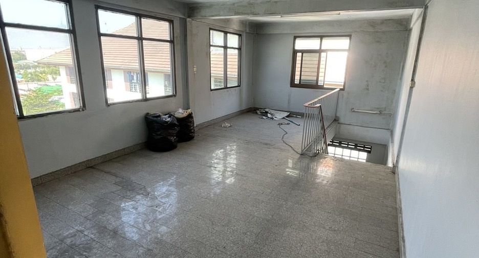 For sale 1 bed townhouse in Lat Krabang, Bangkok