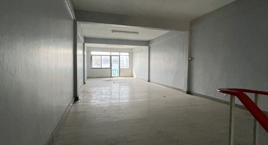 For sale 1 bed townhouse in Lat Krabang, Bangkok