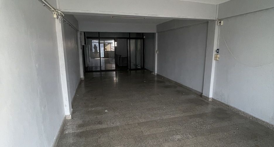 For sale 1 bed townhouse in Lat Krabang, Bangkok