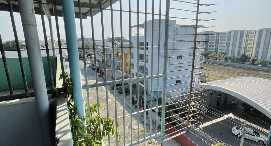 For sale 1 bed townhouse in Lat Krabang, Bangkok