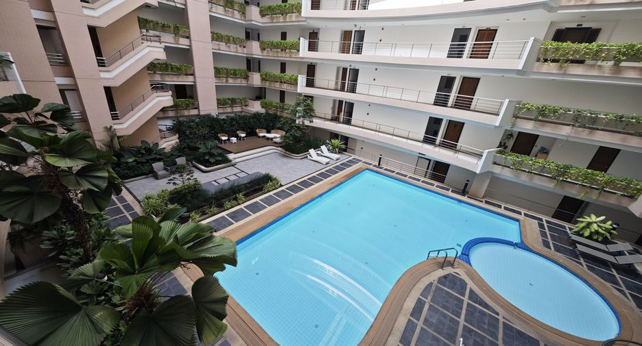 For rent 2 bedrooms condo in Pathum Wan, Bangkok