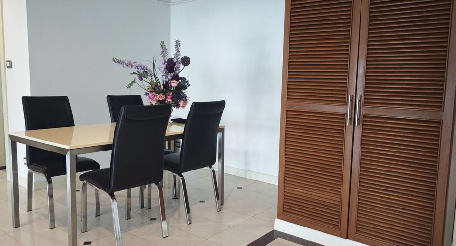 For rent 2 bedrooms condo in Pathum Wan, Bangkok
