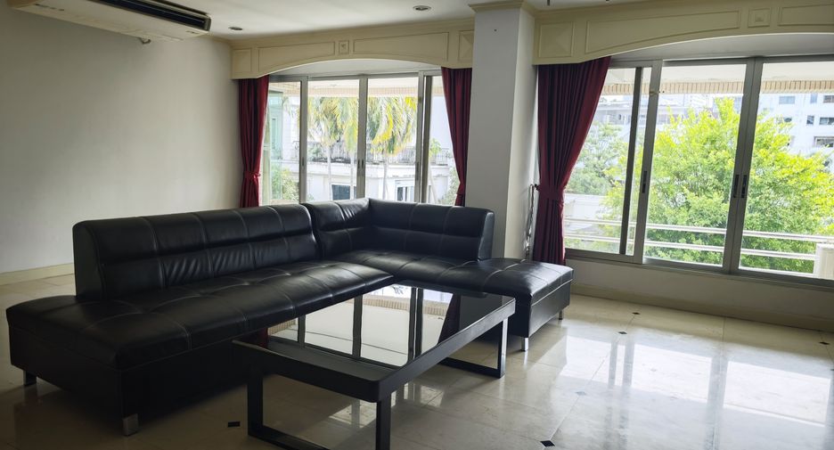 For rent 2 bedrooms condo in Pathum Wan, Bangkok