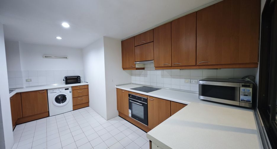 For rent 2 bedrooms condo in Pathum Wan, Bangkok