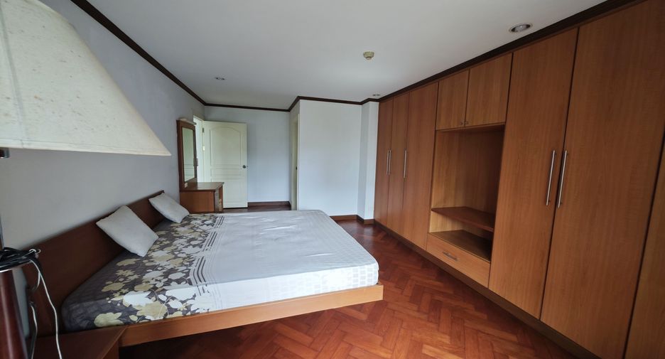 For rent 2 bedrooms condo in Pathum Wan, Bangkok