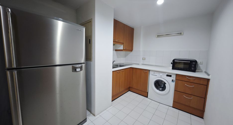 For rent 2 bedrooms condo in Pathum Wan, Bangkok