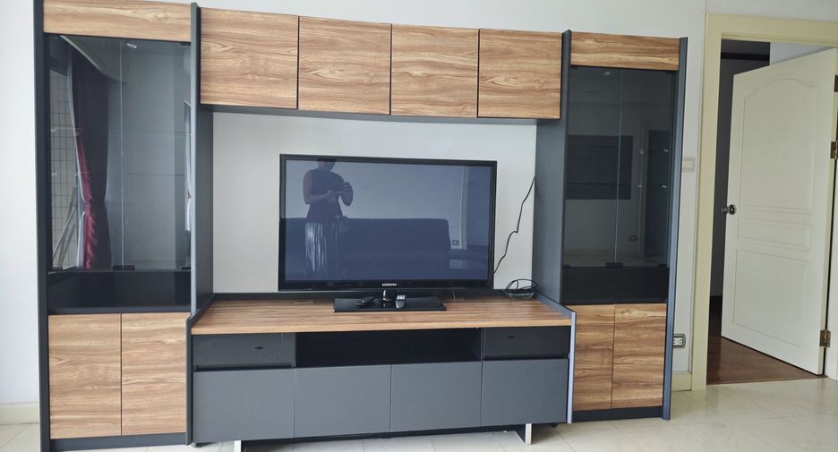For rent 2 bedrooms condo in Pathum Wan, Bangkok