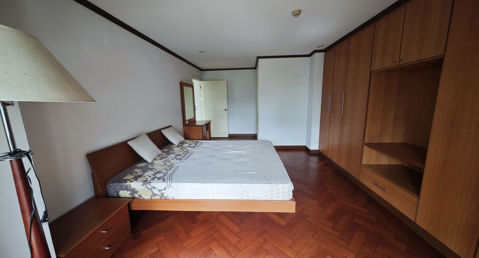 For rent 2 bedrooms condo in Pathum Wan, Bangkok
