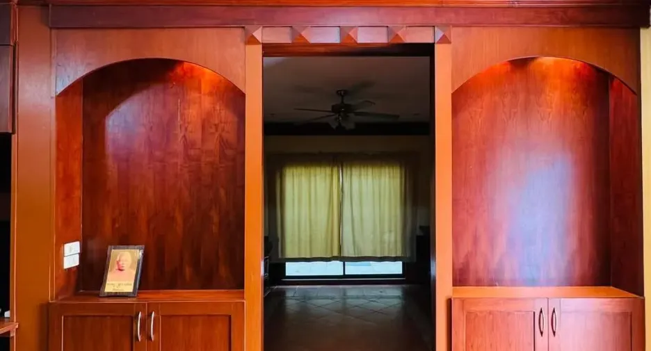 For rent 5 bedrooms villa in Bang Lamung, Chonburi