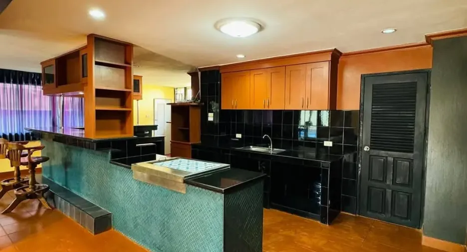 For rent 5 bedrooms villa in Bang Lamung, Chonburi
