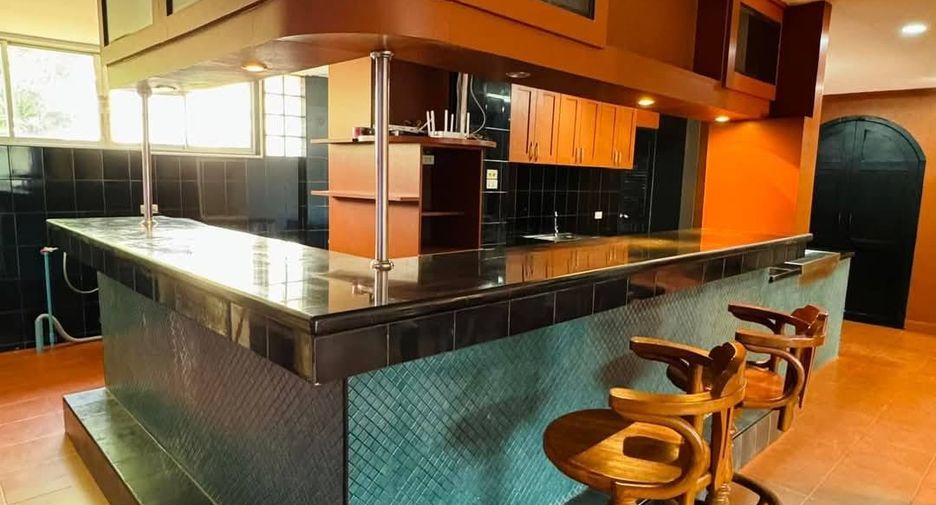 For rent 5 bedrooms villa in Bang Lamung, Chonburi