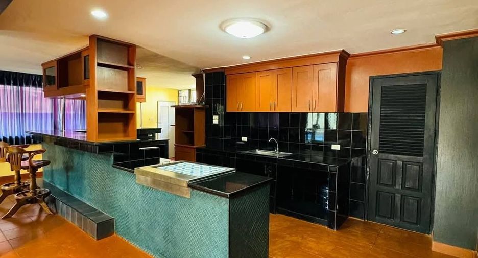 For rent 5 bedrooms villa in Bang Lamung, Chonburi