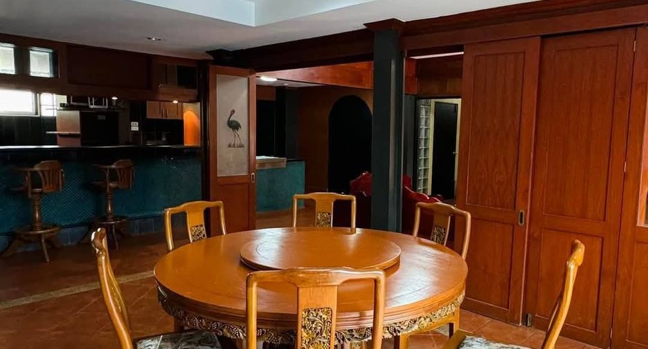 For rent 5 bedrooms villa in Bang Lamung, Chonburi
