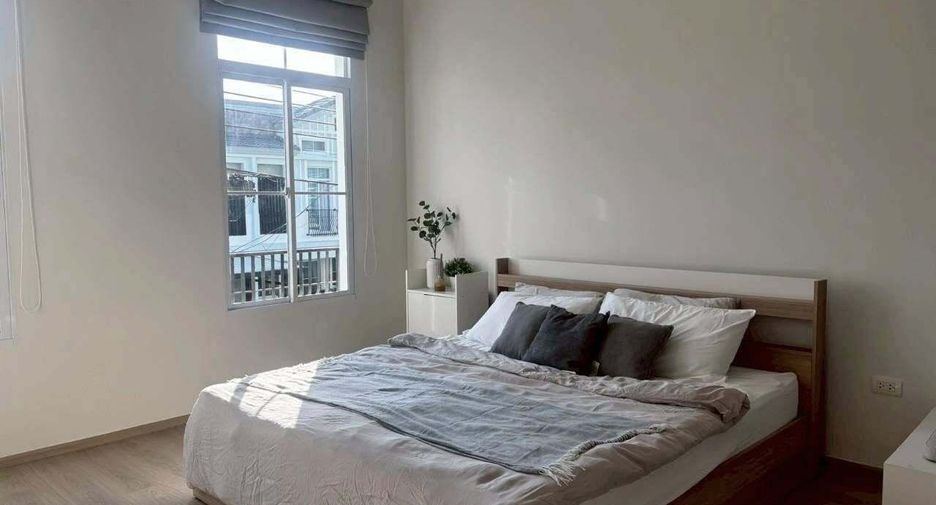 Haus zur Miete mit 3 Zimmer in Prawet, Bangkok