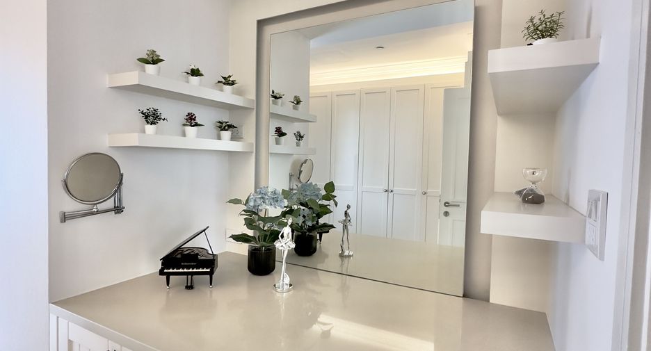 For sale and for rent 4 bedrooms condo in Khlong Toei, Bangkok