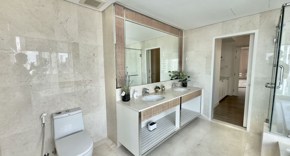 For sale and for rent 4 bedrooms condo in Khlong Toei, Bangkok