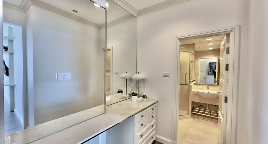 For sale and for rent 4 bedrooms condo in Khlong Toei, Bangkok
