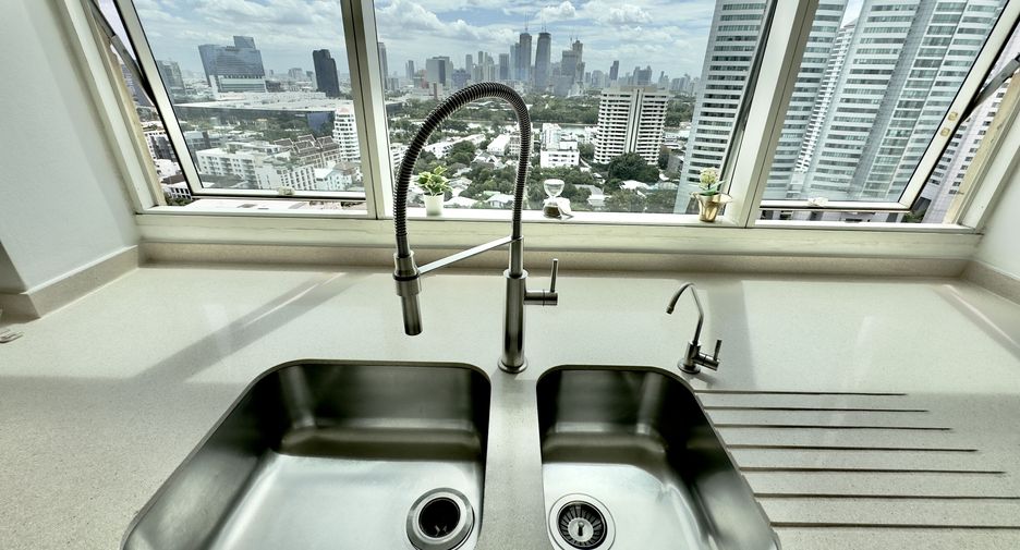 For sale and for rent 4 bedrooms condo in Khlong Toei, Bangkok