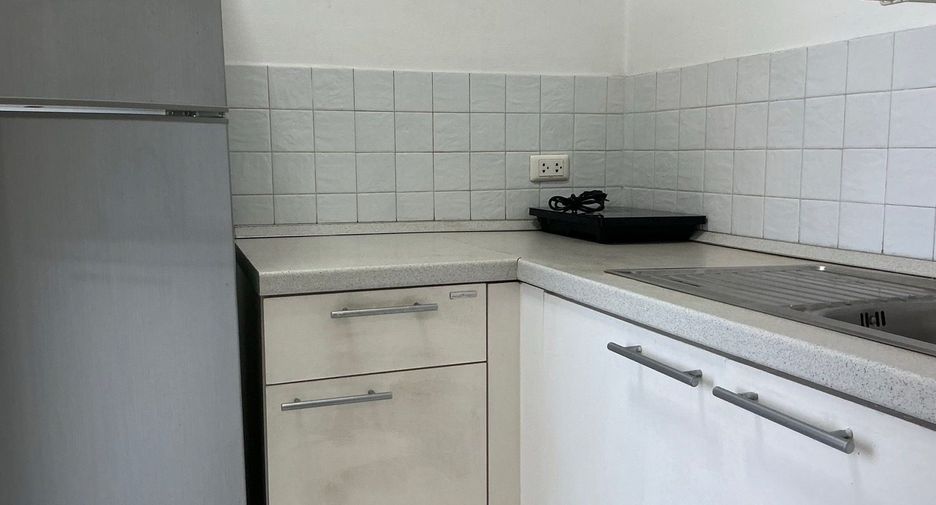 For rent 1 bed condo in Phra Khanong, Bangkok