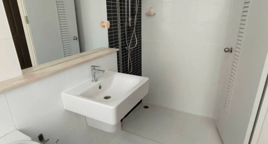 For rent 3 ベッドルーム townhouse in Bang Khen, Bangkok