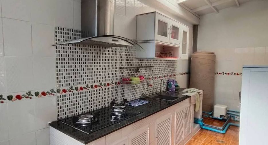 For rent 3 ベッドルーム townhouse in Bang Khen, Bangkok