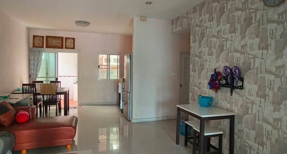 For rent 3 ベッドルーム townhouse in Bang Khen, Bangkok