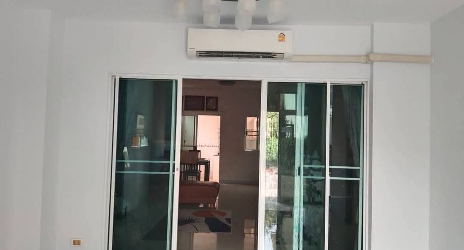For rent 3 ベッドルーム townhouse in Bang Khen, Bangkok