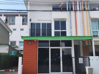 For rent 3 bedrooms townhouse in Bang Khen, Bangkok