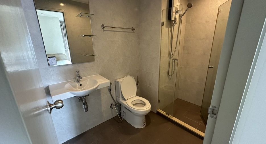 For rent 1 bed condo in Thon Buri, Bangkok