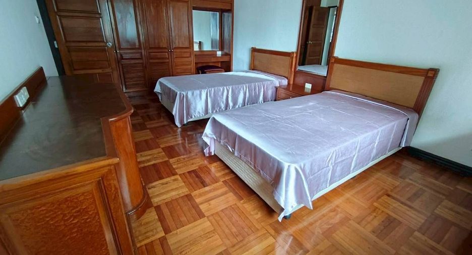 For rent 2 bedrooms condo in Khlong Toei, Bangkok