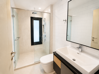 For sale 1 bed condo in Khlong Toei, Bangkok