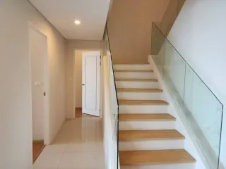 For rent 4 bedrooms condo in Watthana, Bangkok