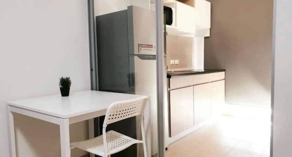 For rent 4 bedrooms condo in Watthana, Bangkok