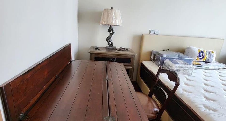 For rent 2 bedrooms condo in Watthana, Bangkok