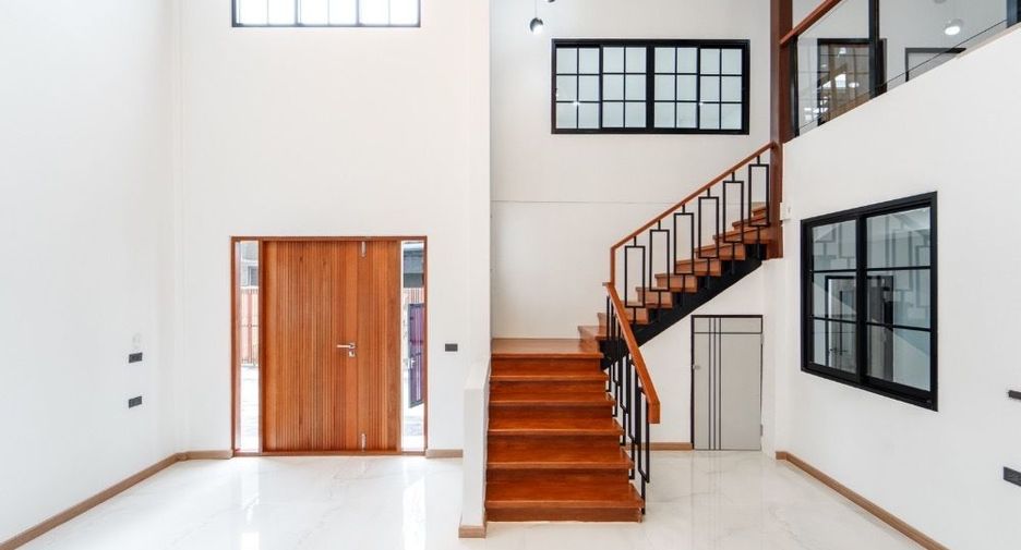 For sale 5 bedrooms house in Lat Phrao, Bangkok