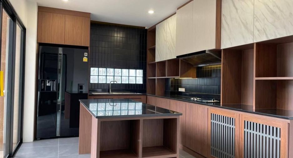 Casa en venta de 3 habitaciones en San Kamphaeng, Chiang Mai