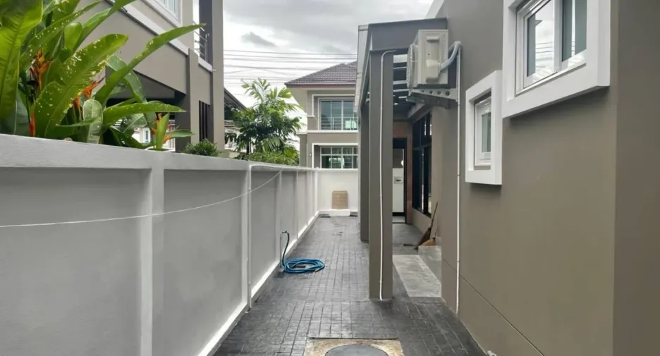 Casa en venta de 3 habitaciones en San Kamphaeng, Chiang Mai