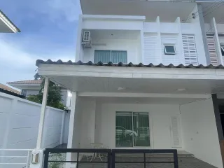 For rent 3 bedrooms townhouse in Mueang Phuket, Phuket