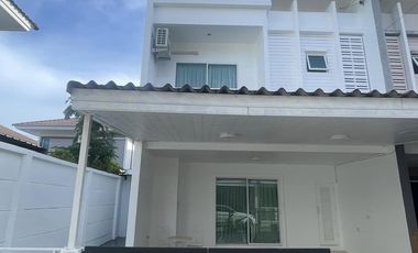 For rent 3 bedrooms townhouse in Mueang Phuket, Phuket