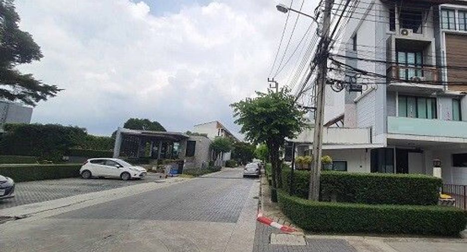 For sale 5 ベッドルーム townhouse in Suan Luang, Bangkok