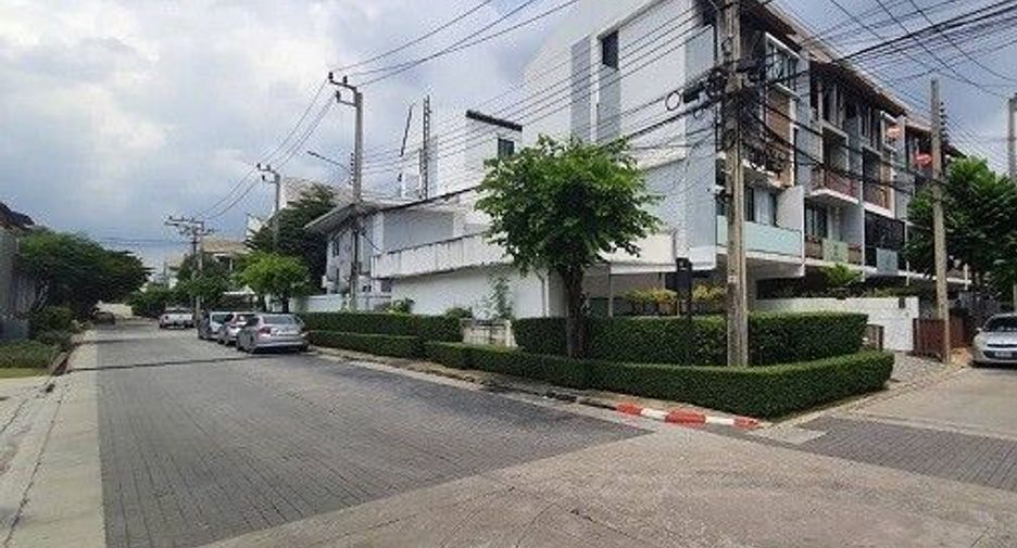 For sale 5 ベッドルーム townhouse in Suan Luang, Bangkok
