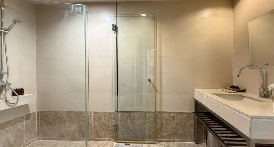 For rent 2 bedrooms condo in Sathon, Bangkok