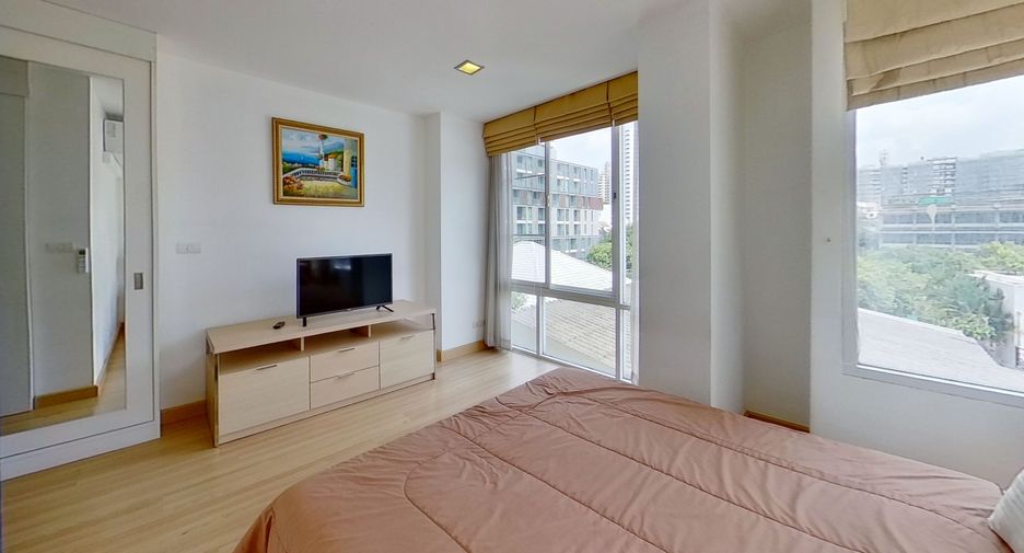 For rent 2 bedrooms condo in Khlong Toei, Bangkok