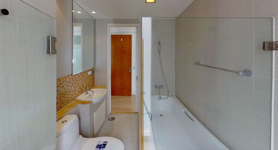 For rent 2 bedrooms condo in Khlong Toei, Bangkok