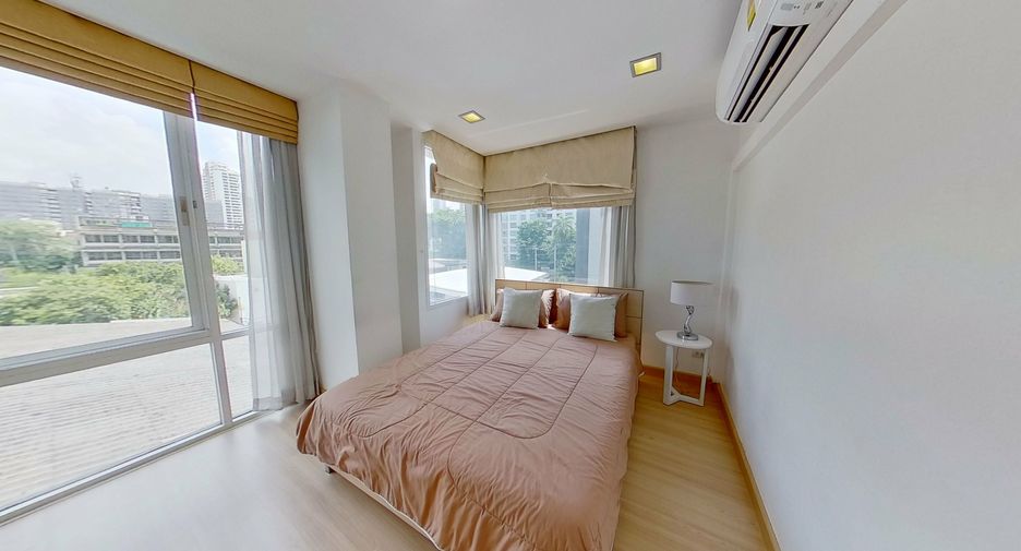 For rent 2 bedrooms condo in Khlong Toei, Bangkok