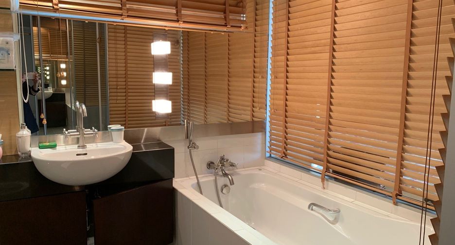 For rent 2 bedrooms condo in Watthana, Bangkok