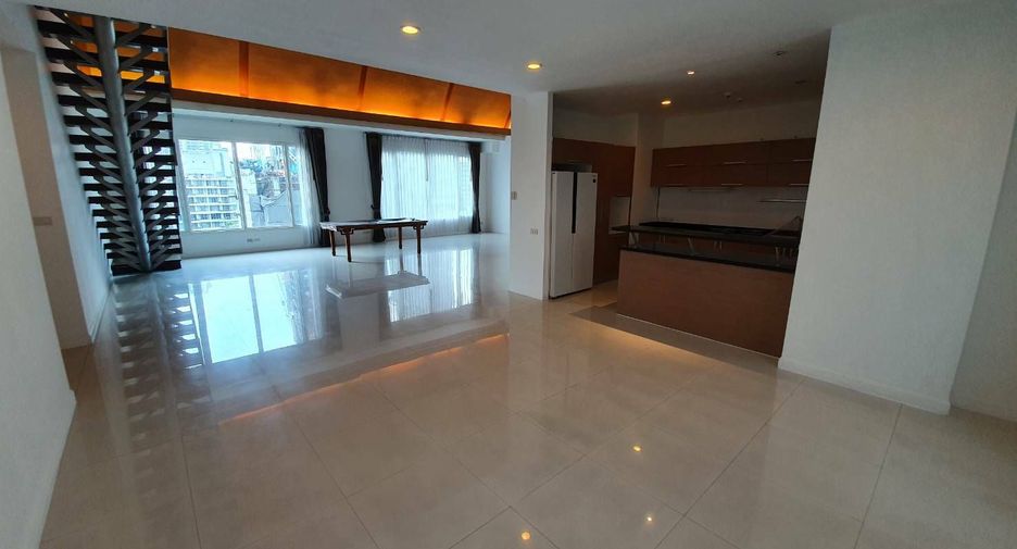 À louer 4 chambres condo à Watthana, Bangkok