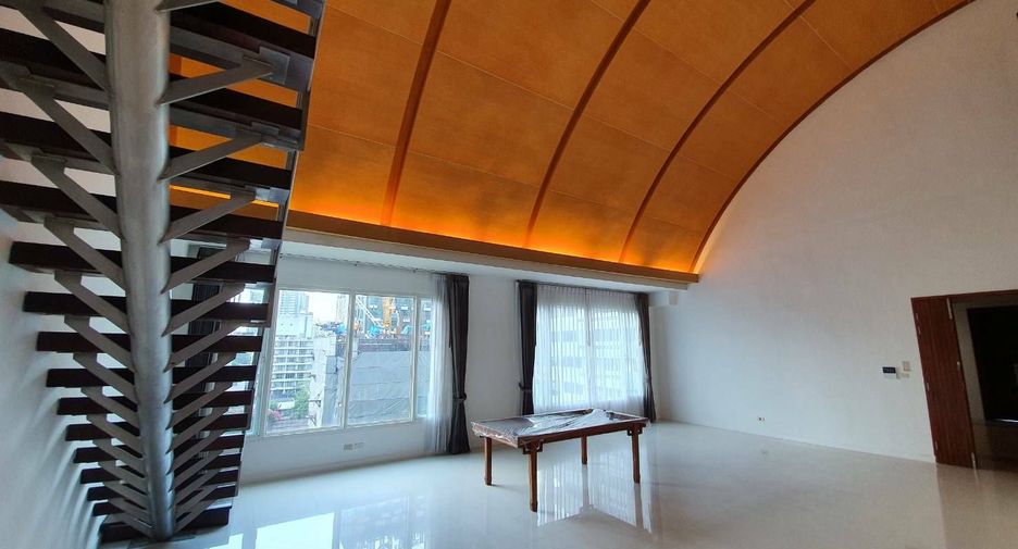 À louer 4 chambres condo à Watthana, Bangkok
