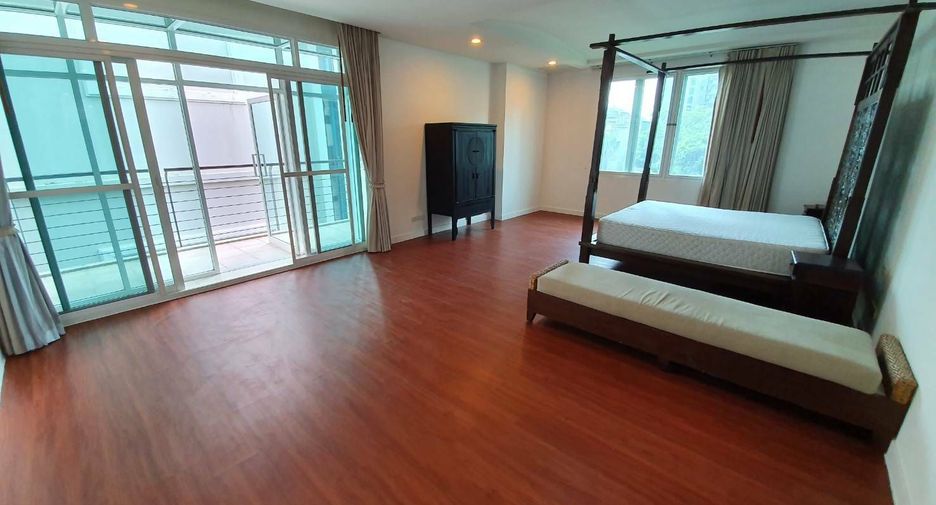 À louer 4 chambres condo à Watthana, Bangkok