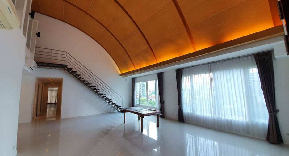 À louer 4 chambres condo à Watthana, Bangkok